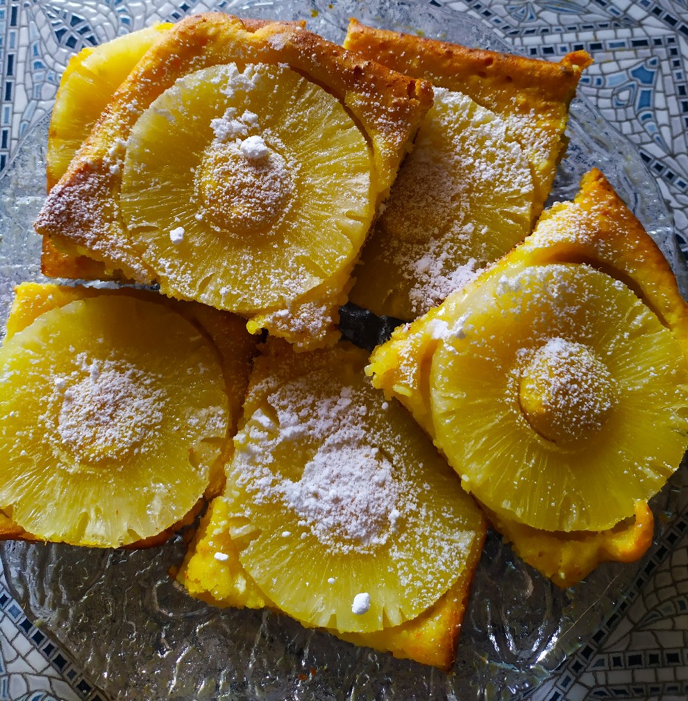 Творожный пирог с ананасами и ореховой посыпкой для моих снегурочек