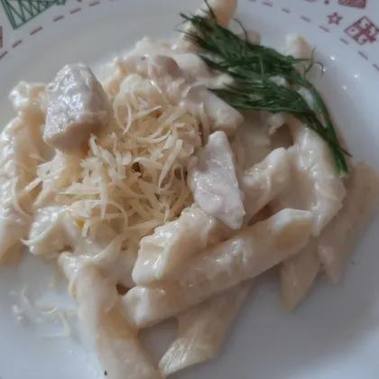 Макароны с курицей в соусе