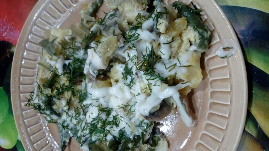 Кабачки с овощами,грибами и яйцом😀