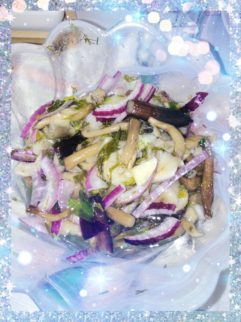 Салат из маринованных опят – кулинарный рецепт