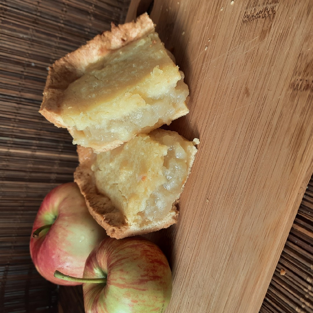 Песочный пирог с яблоками и заварным кремом 🥮