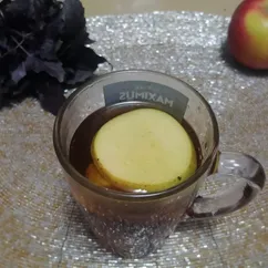 Чай с базиликом и яблоком