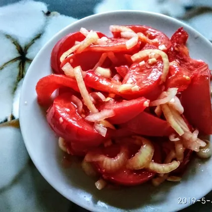 Острый салат из помидоров