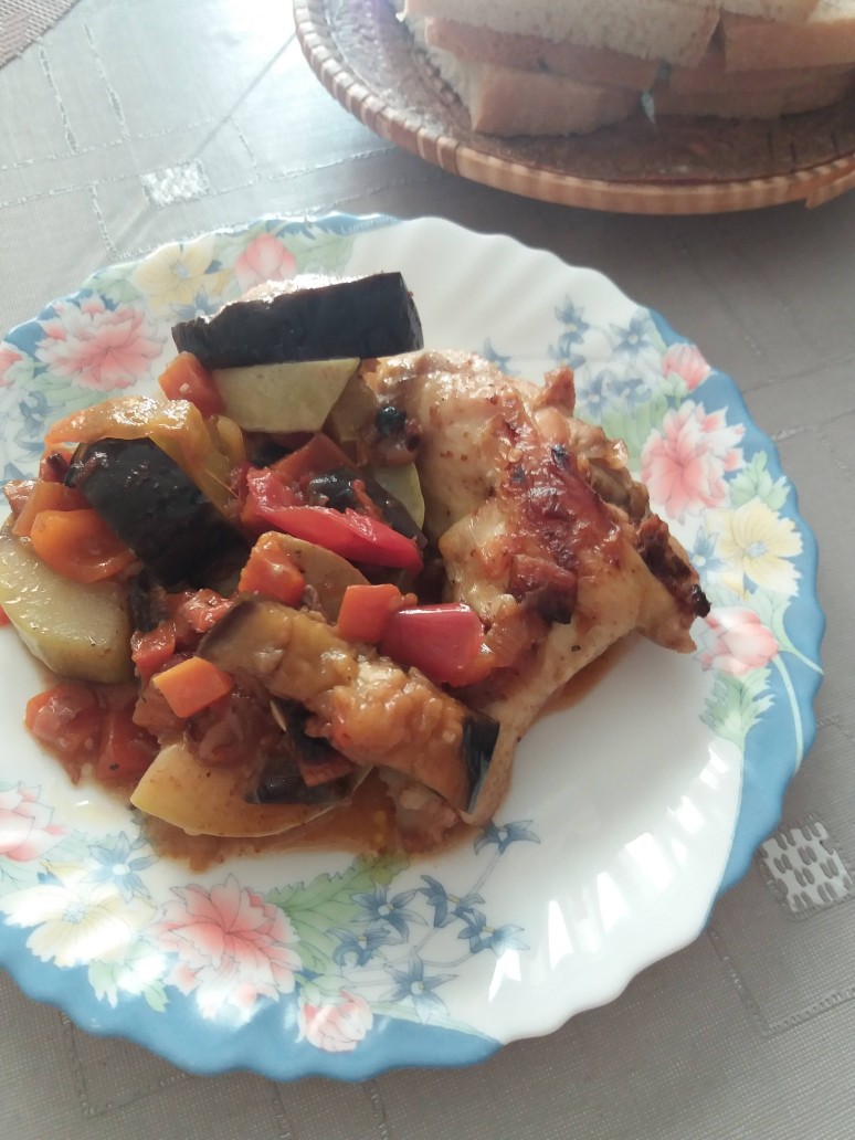 Курица с баклажаном и кабачком