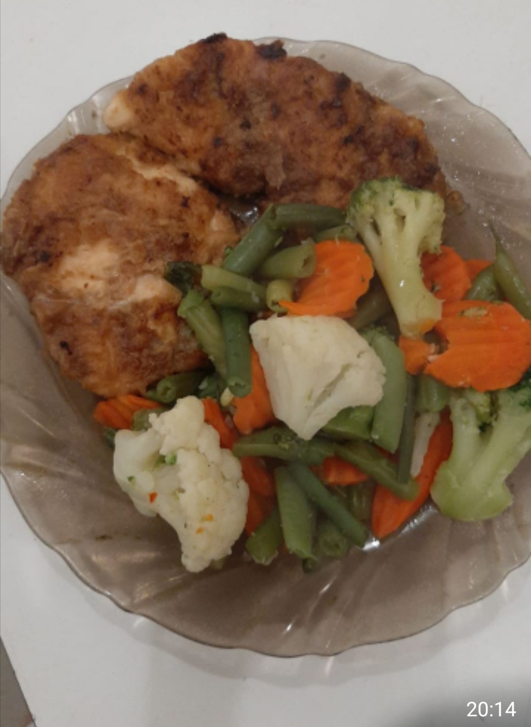 Отбивная куриная грудка с овощами