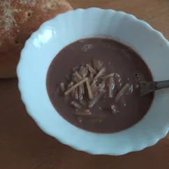 Шоколадный молочный суп из вермишели 