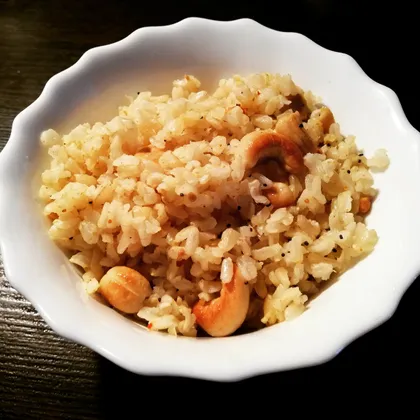 Золотистый рис с карри и кешью