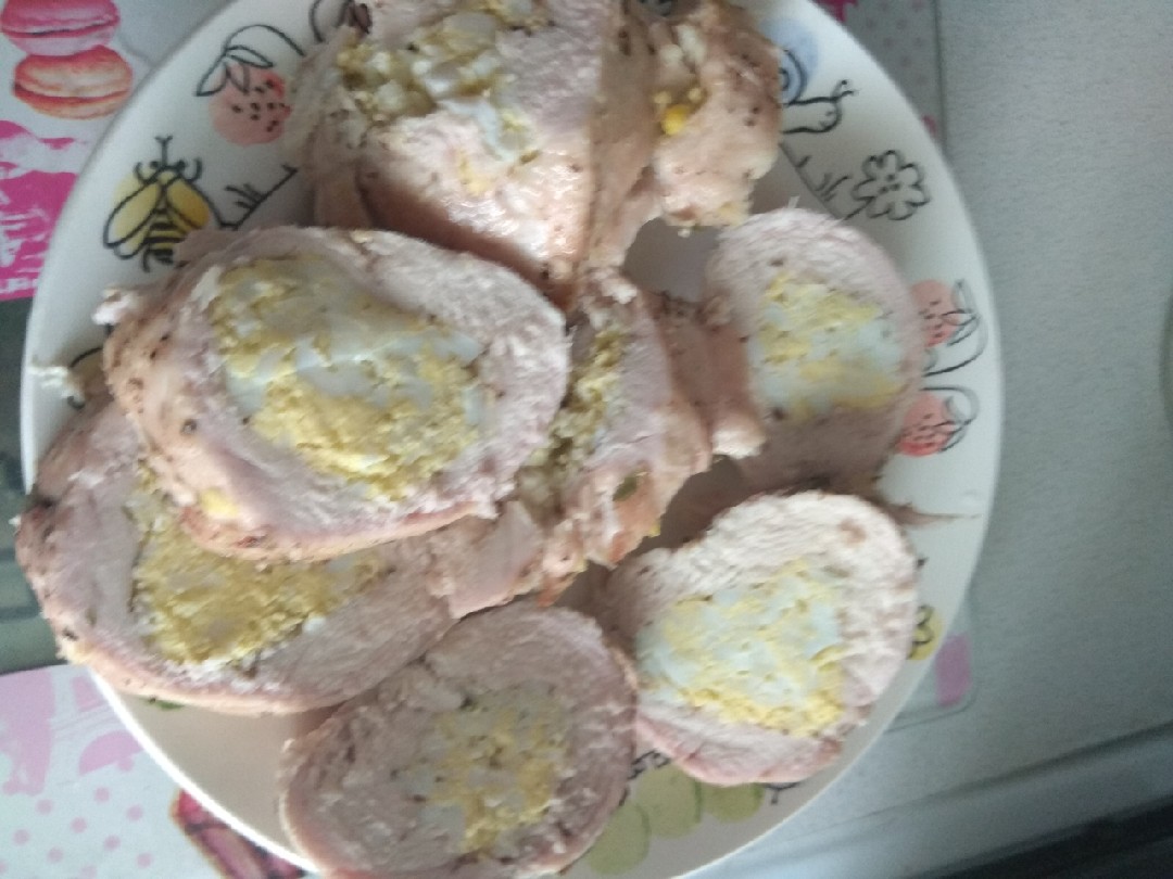 Куриный рулет с яйцом