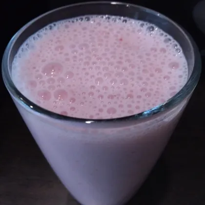 Ягодный молочный коктейль