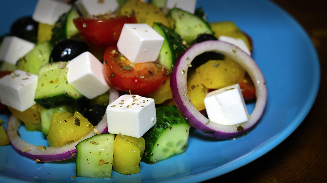Греческий салат с брынзой и маслинами - классический рецепт с фото