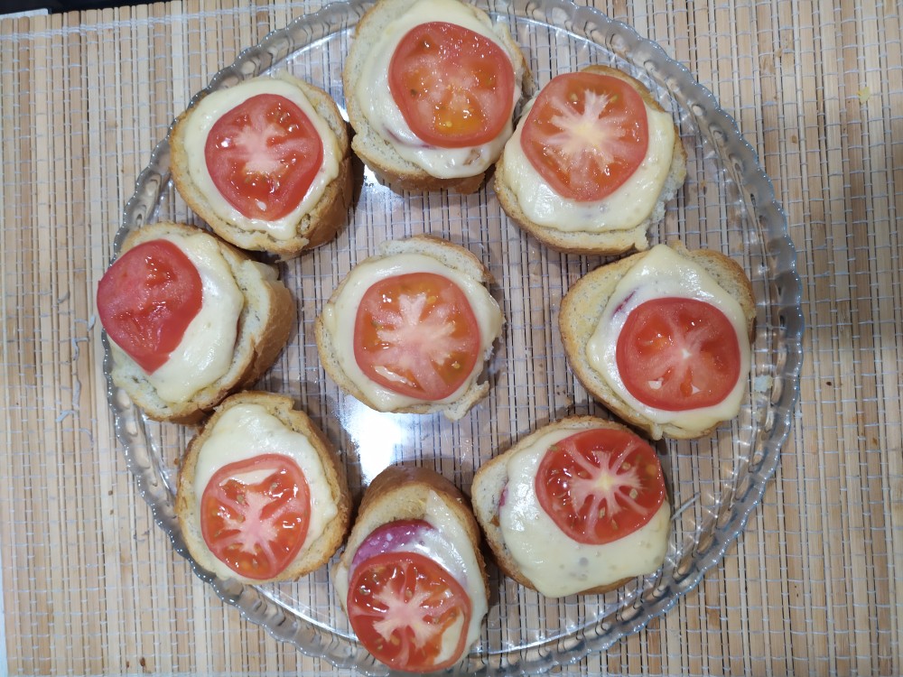 Брускетта "пеперони" по-русски