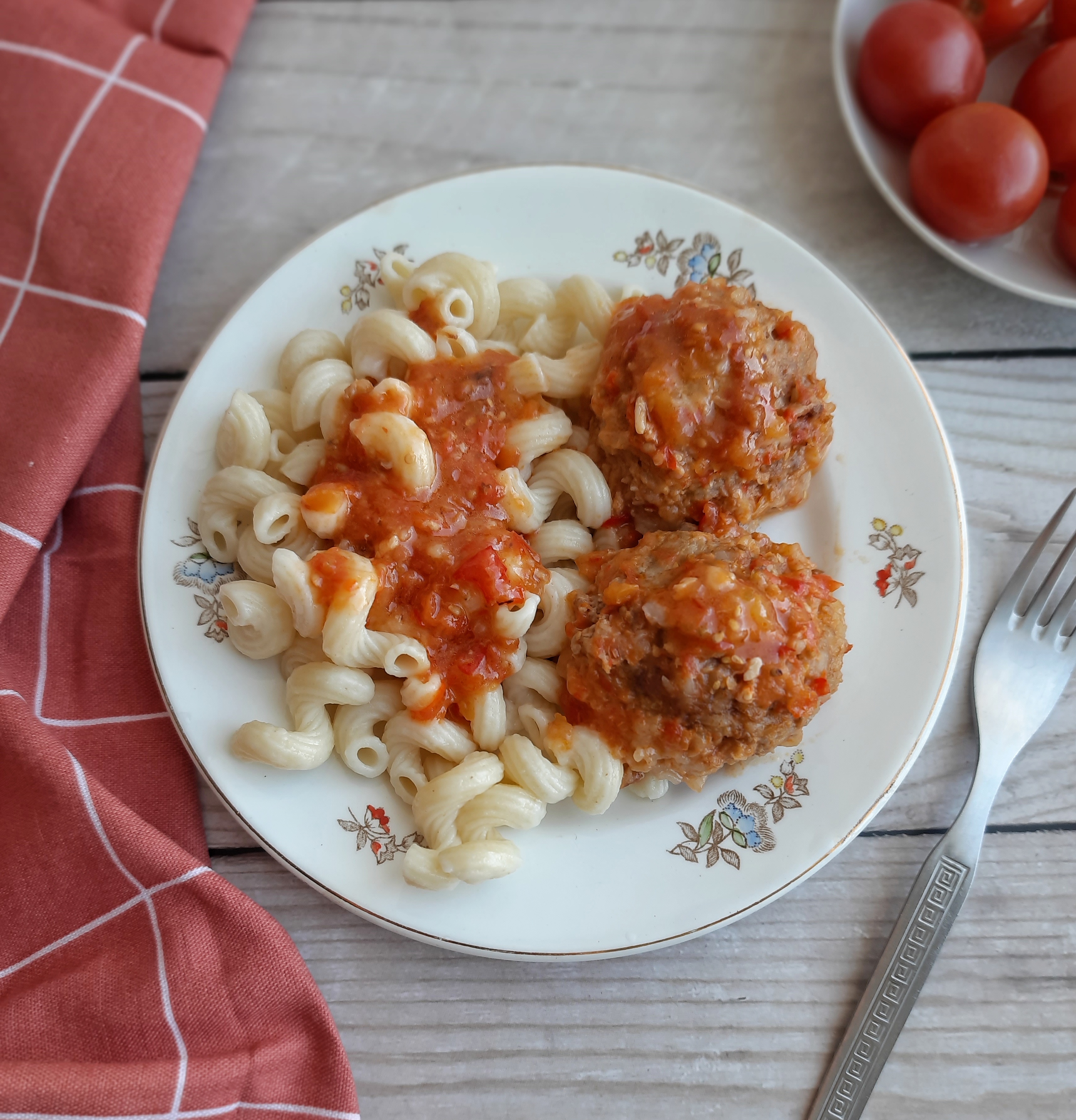 Мясные тефтели в томатном соусе