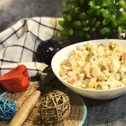 Салат с крабовыми палочками и яйцом «Нежность»