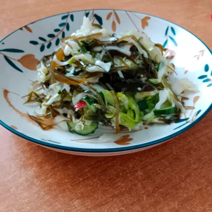 Салат со свежей и морской капусты 