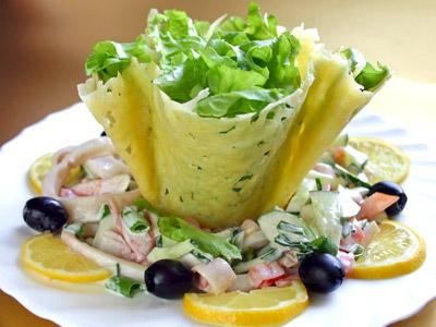 Салат с креветками, кальмарами и апельсиновой заправкой рецепт. Как приготовить