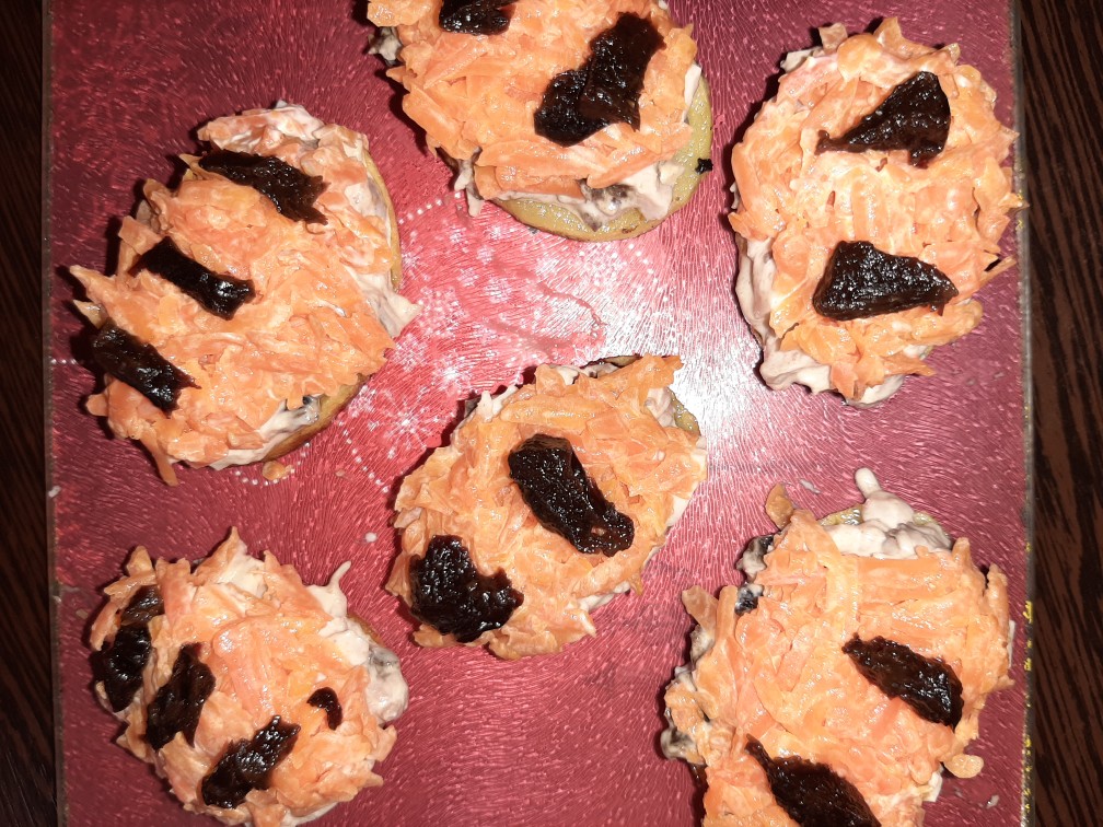 Новогодний закусочный салатик