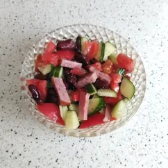 Салат с овощами, фасолью и ветчиной 🥗