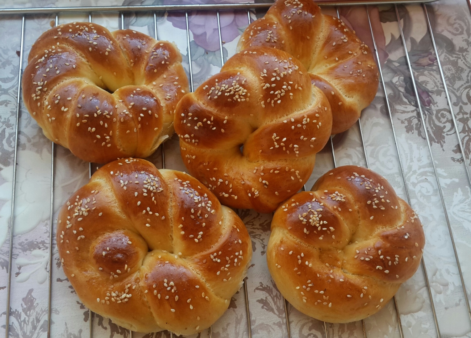 Булочки-плетенки с кунжутом 🥨