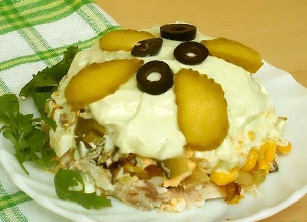 Салат «Интрига» с горбушей и овощами