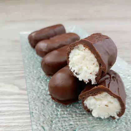 Творожные сырки с кокосом в шоколадной глазури