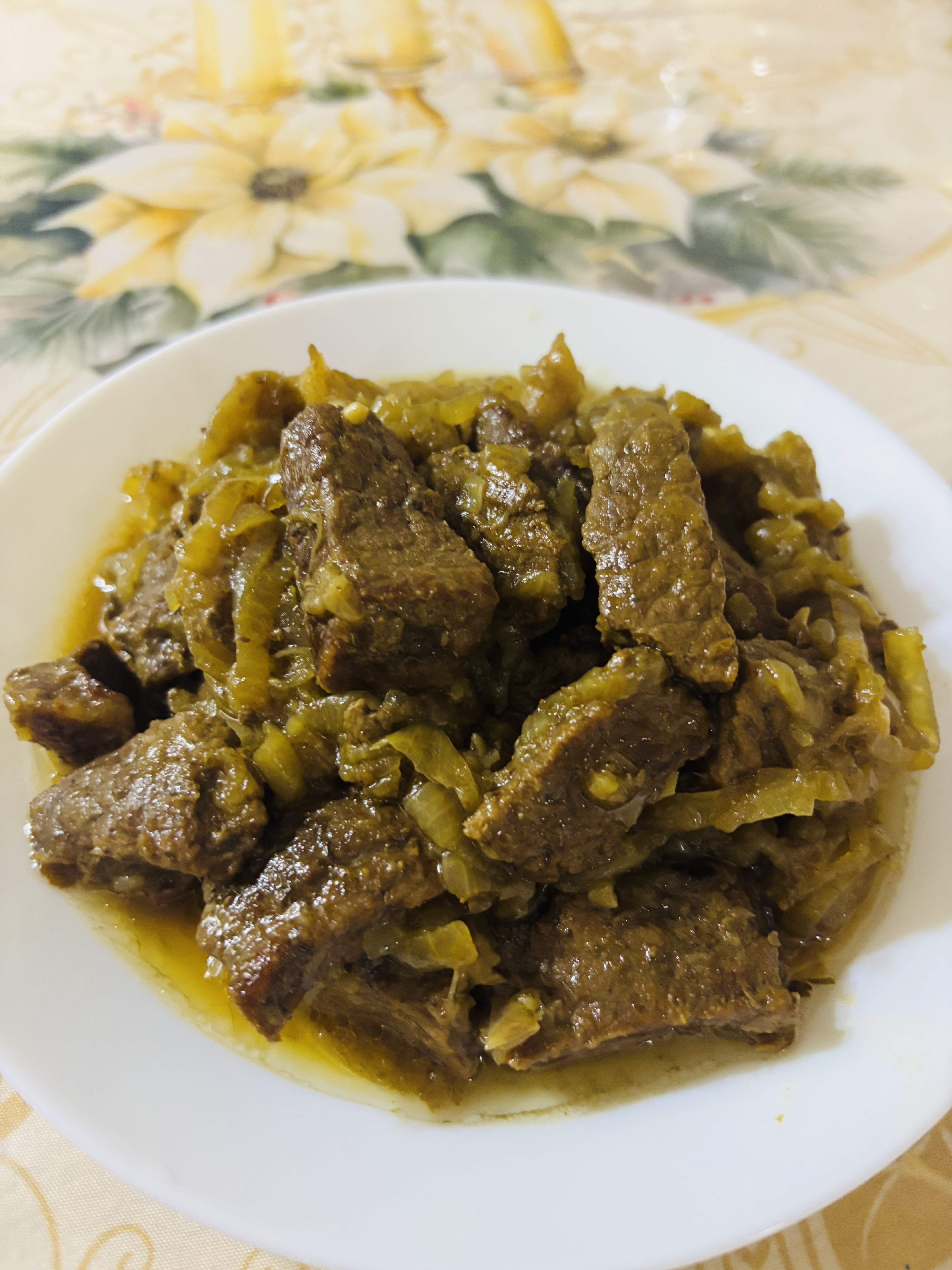 Жареная говядина с луком 