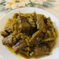 Жареная говядина с луком 