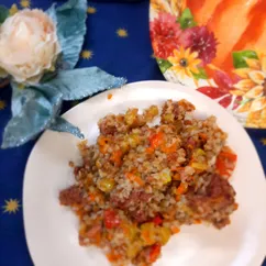 Гречка с тушенкой и овощами