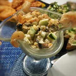 Салат с морепродуктами 