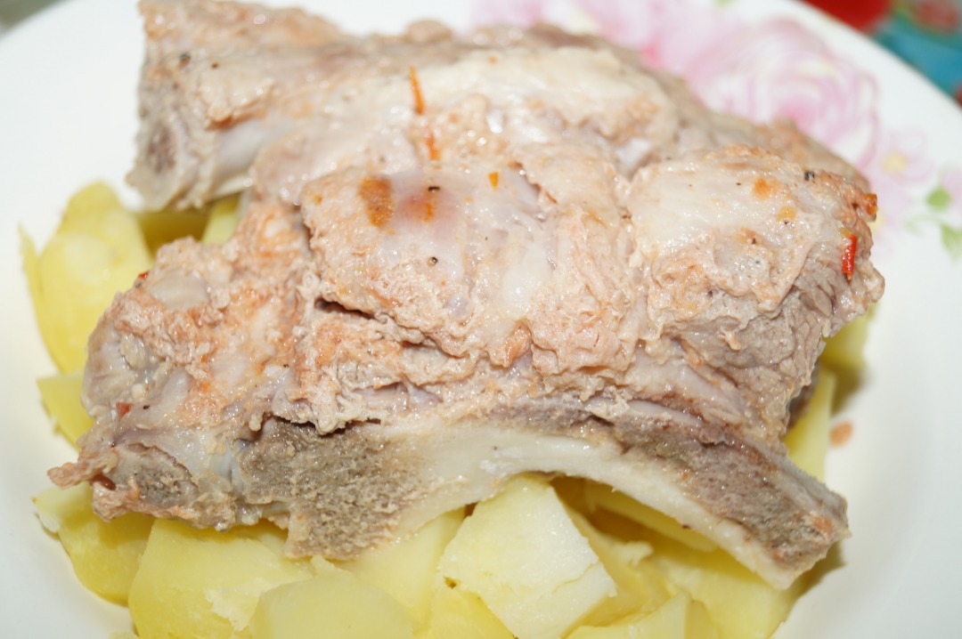 Рёбрышки маринованные, тушенные в мультиварке