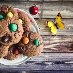 Шоколадное печенье с кокосовой стружкой и m&ms