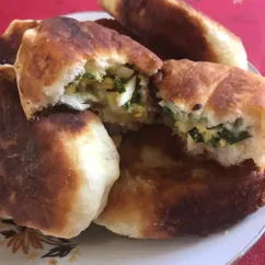 Пирожки с луком и яйцами