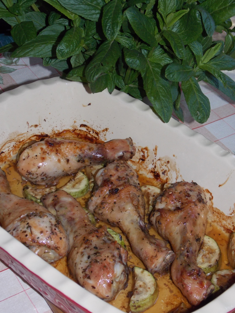 Куриные голени с кабачком в духовке