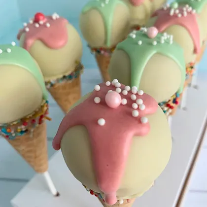 Карамельные кейк-попсы в виде мороженого
