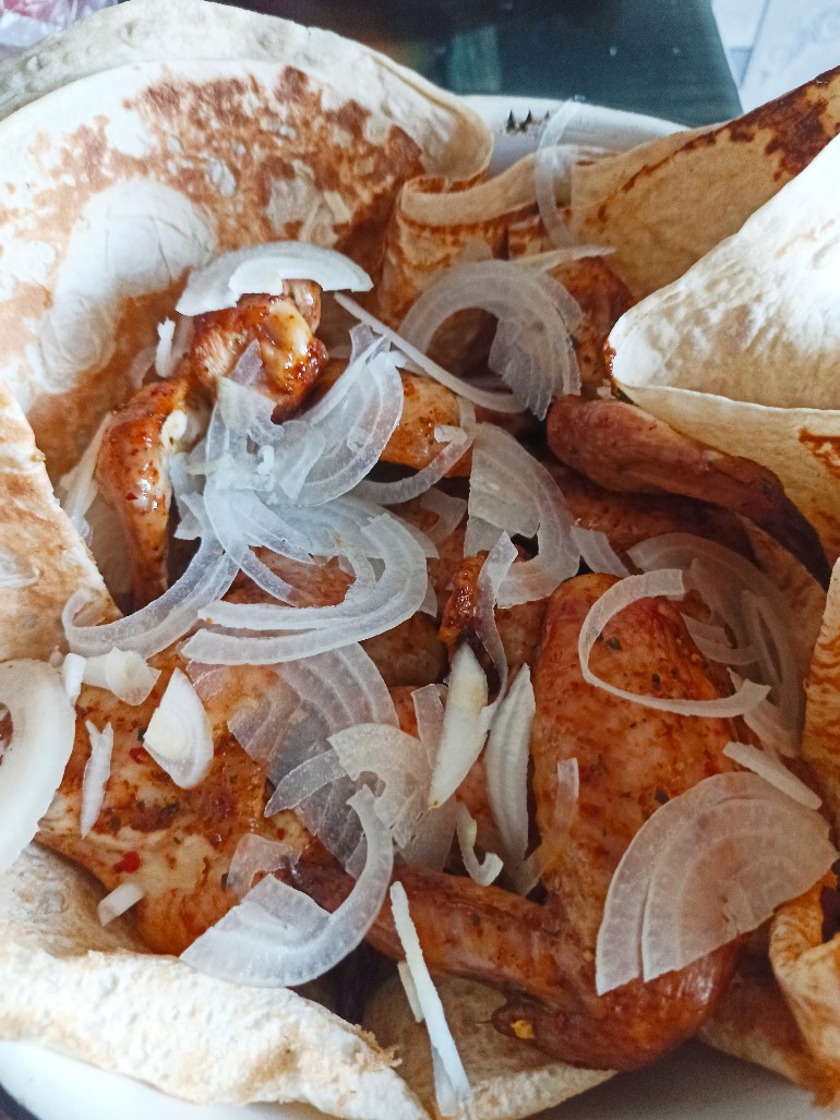 Куриные крылышки в аджике