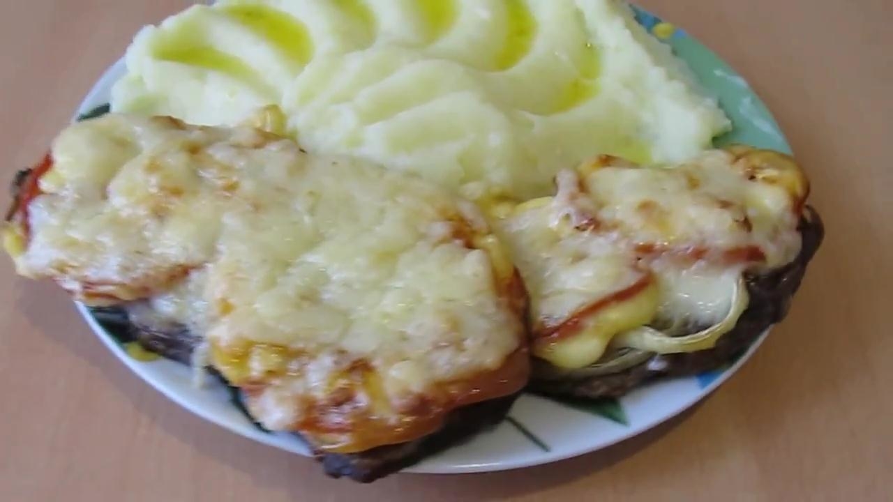 Мясо по-французски с картошкой и грибами в духовке