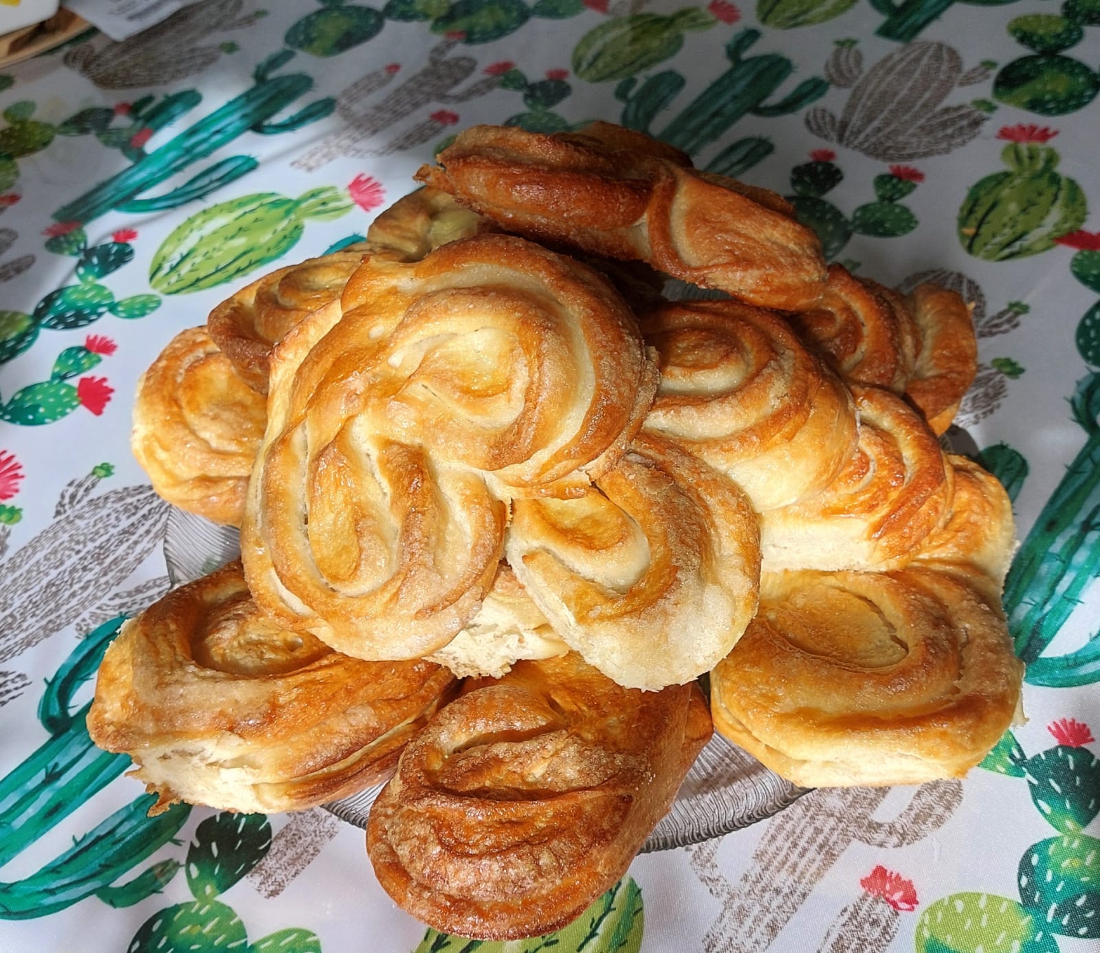 Плюшки сахарные