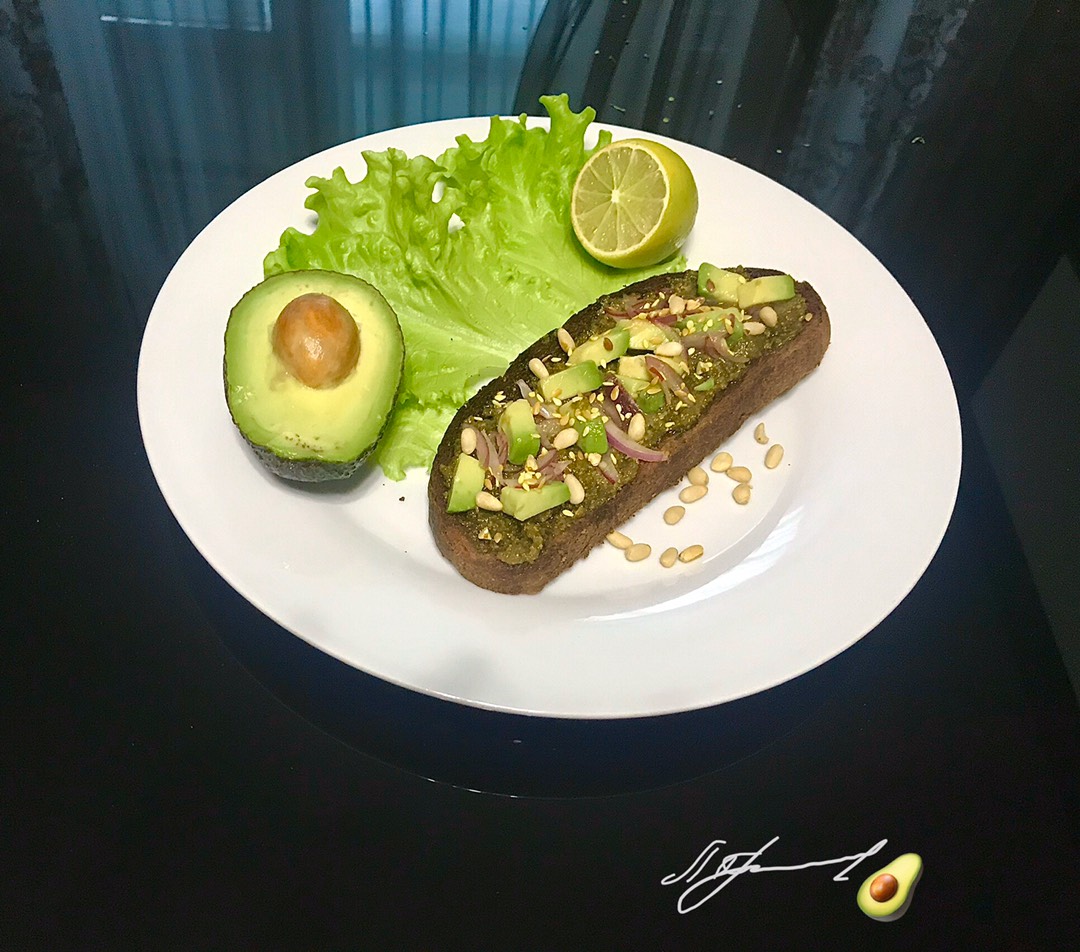 Экзотический бутерброд с авокадо 🥑 и кедровыми орешками