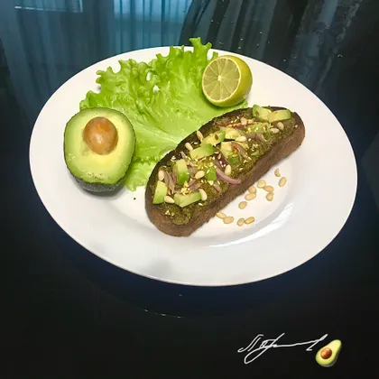 Экзотический бутерброд с авокадо 🥑 и кедровыми орешками