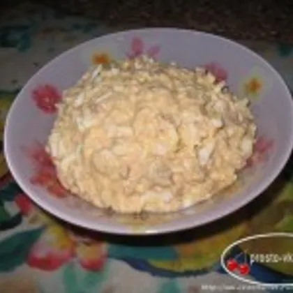 Салат из печени трески с яйцом и сыром