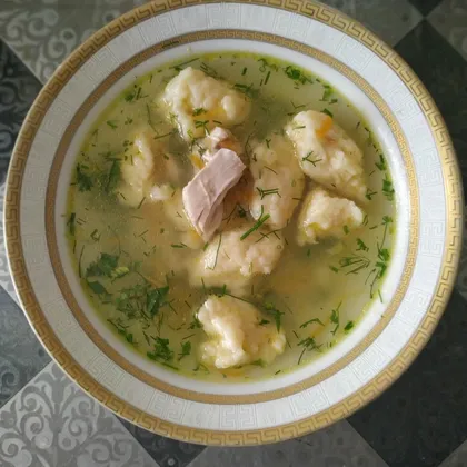 Куриный суп с картофельно-сырными клецками