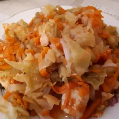 Тушеная капуста с курицей