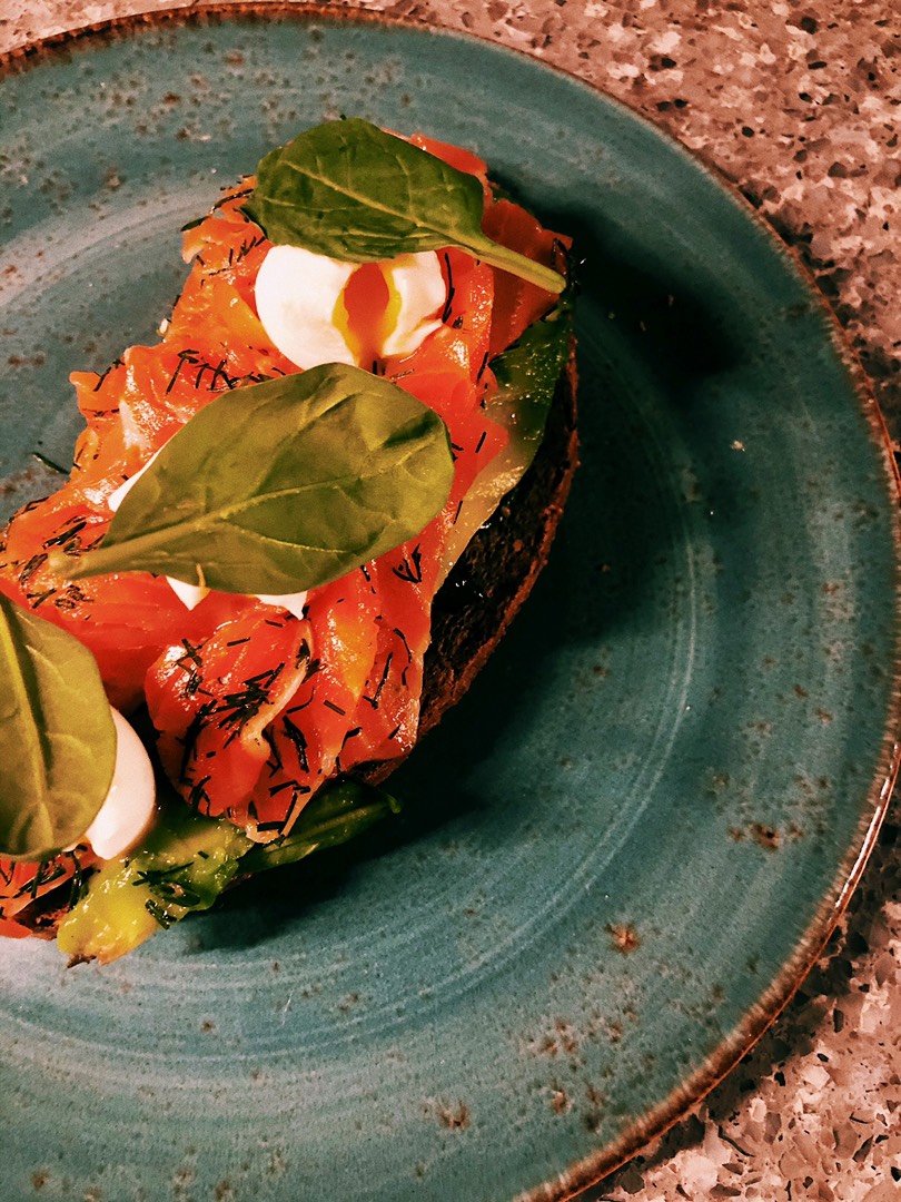 Брускетта с лососем