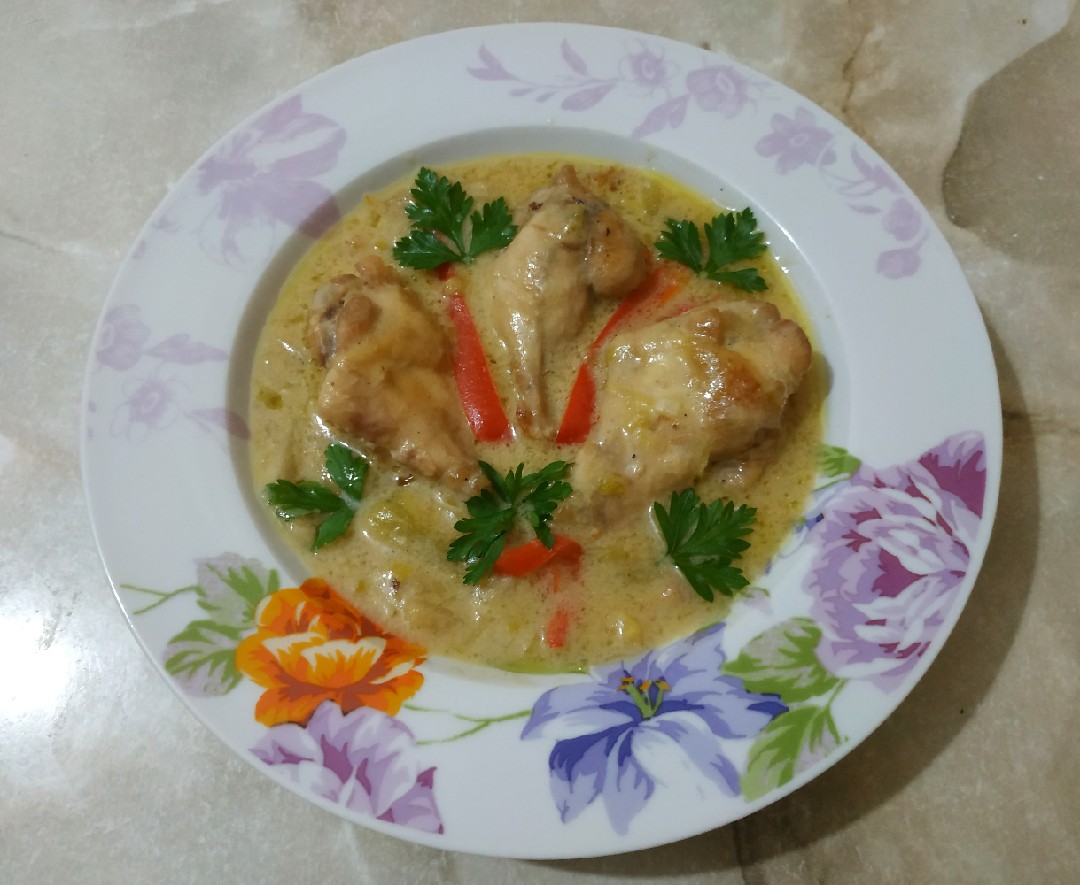 Куриные крылышки в молочном соусе