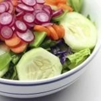 Салат с овощами, и фруктами