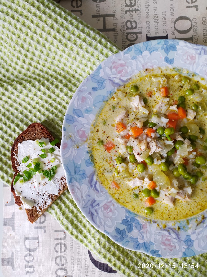 Суп с песто и зелёным горошком