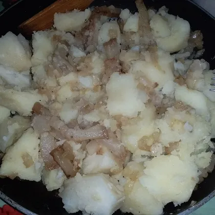 Картофель с луком и салом
