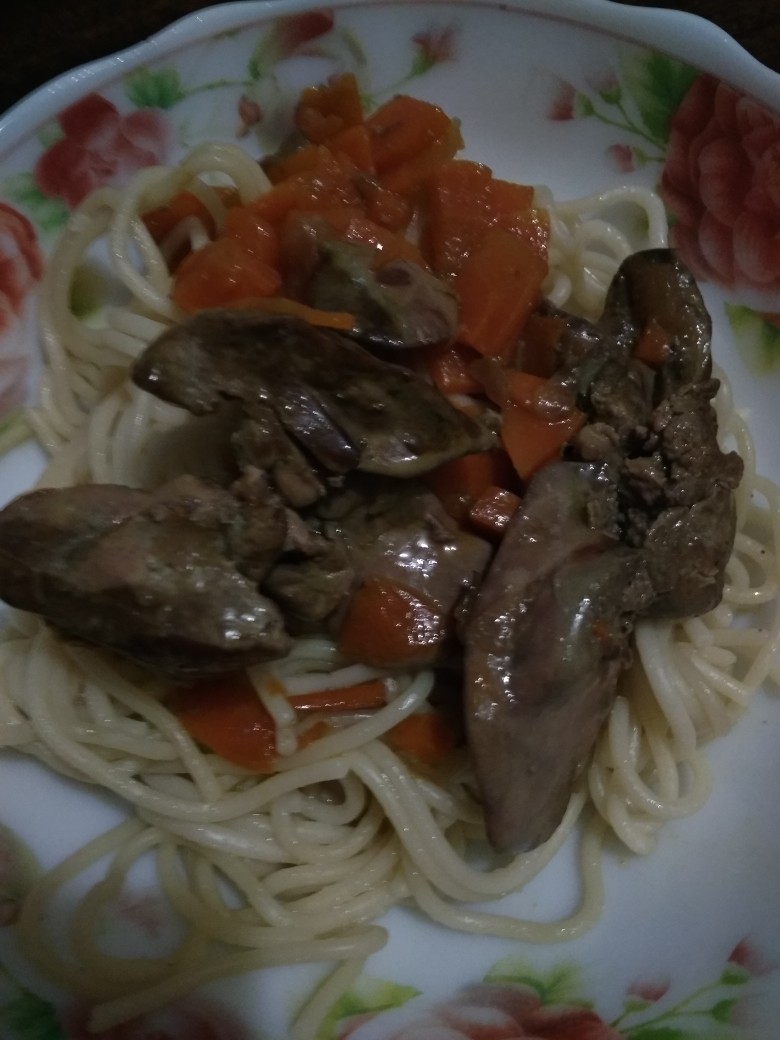 Куриная печень с морковью