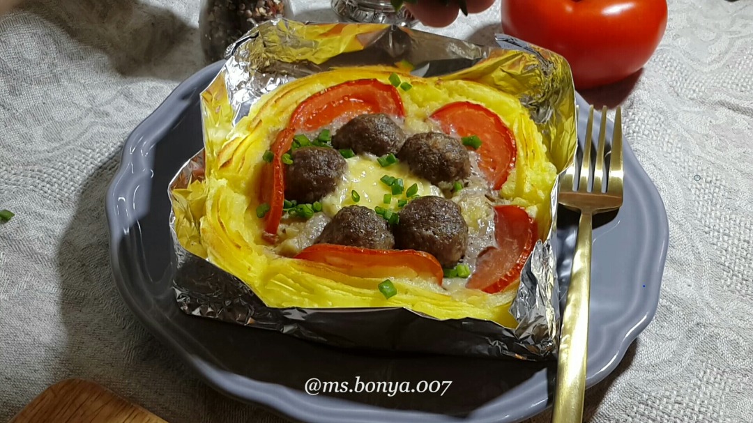 Картофельные гнезда с фрикадельками