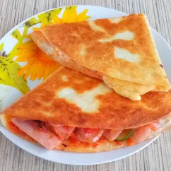 🌮Кесадилья с сосиской, огурцом и сыром