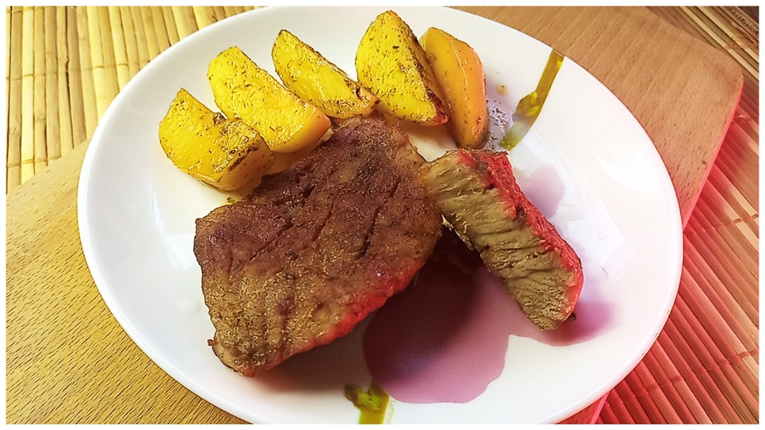 Рецепт запечённого мяса свинины в фольге с картофелем по-деревенски в духовке